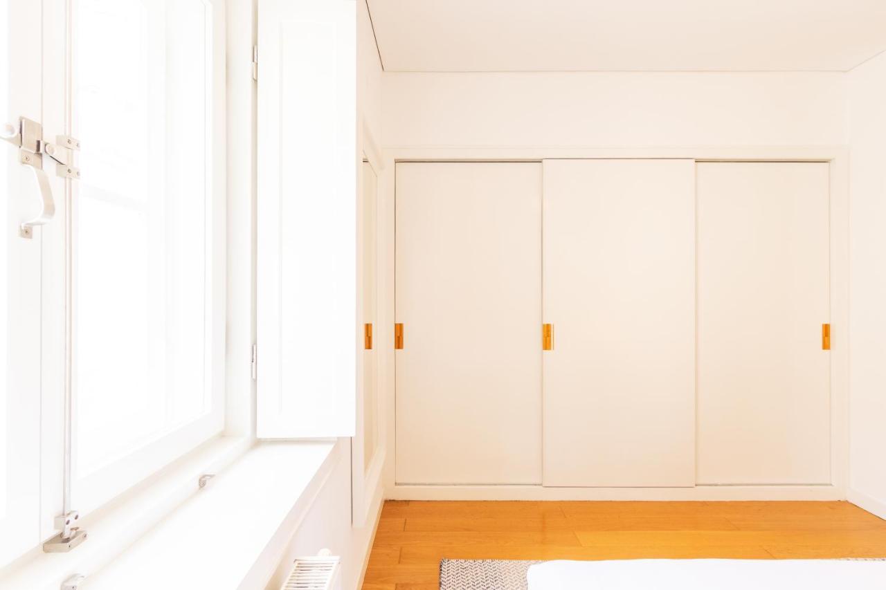 Joivy Chiado Self Check-In 2-Br Flat With Parking Lisboa Exterior foto